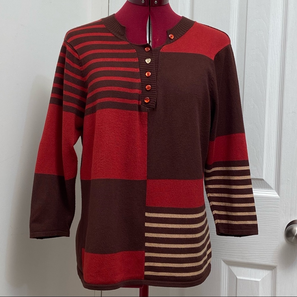 Option Elle women red colour block 3/4 sleeves pullover top. Size L. Pre-owned.